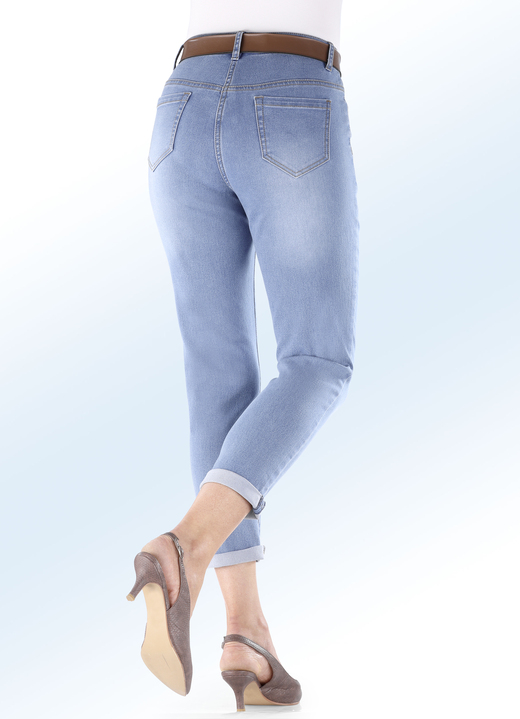 Hosen - Basic-Jeans in 7/8-Länge, in Größe 017 bis 052, in Farbe HELLBLAU Ansicht 1