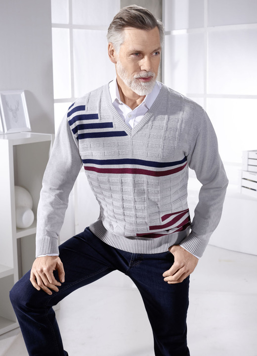 Hemden, Pullover & Shirts - Klassischer Pullover mit V-Ausschnitt in 3 Farben, in Größe 046 bis 062, in Farbe SILBER Ansicht 1