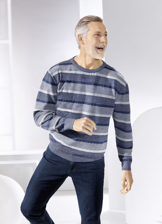 Hemden, Pullover & Shirts - Rundhalspullover mit Strukturdessin in 2 Farben, in Größe 046 bis 062, in Farbe JEANSBLAU-GRAU Ansicht 1